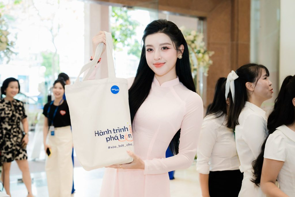 Á hậu Huyền My chính thức đồng hành cùng Xoá “Bớt” Cho Em